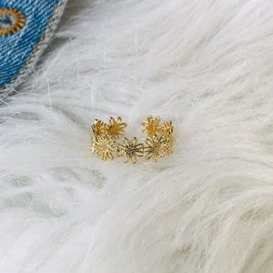 Gold flower etched ring